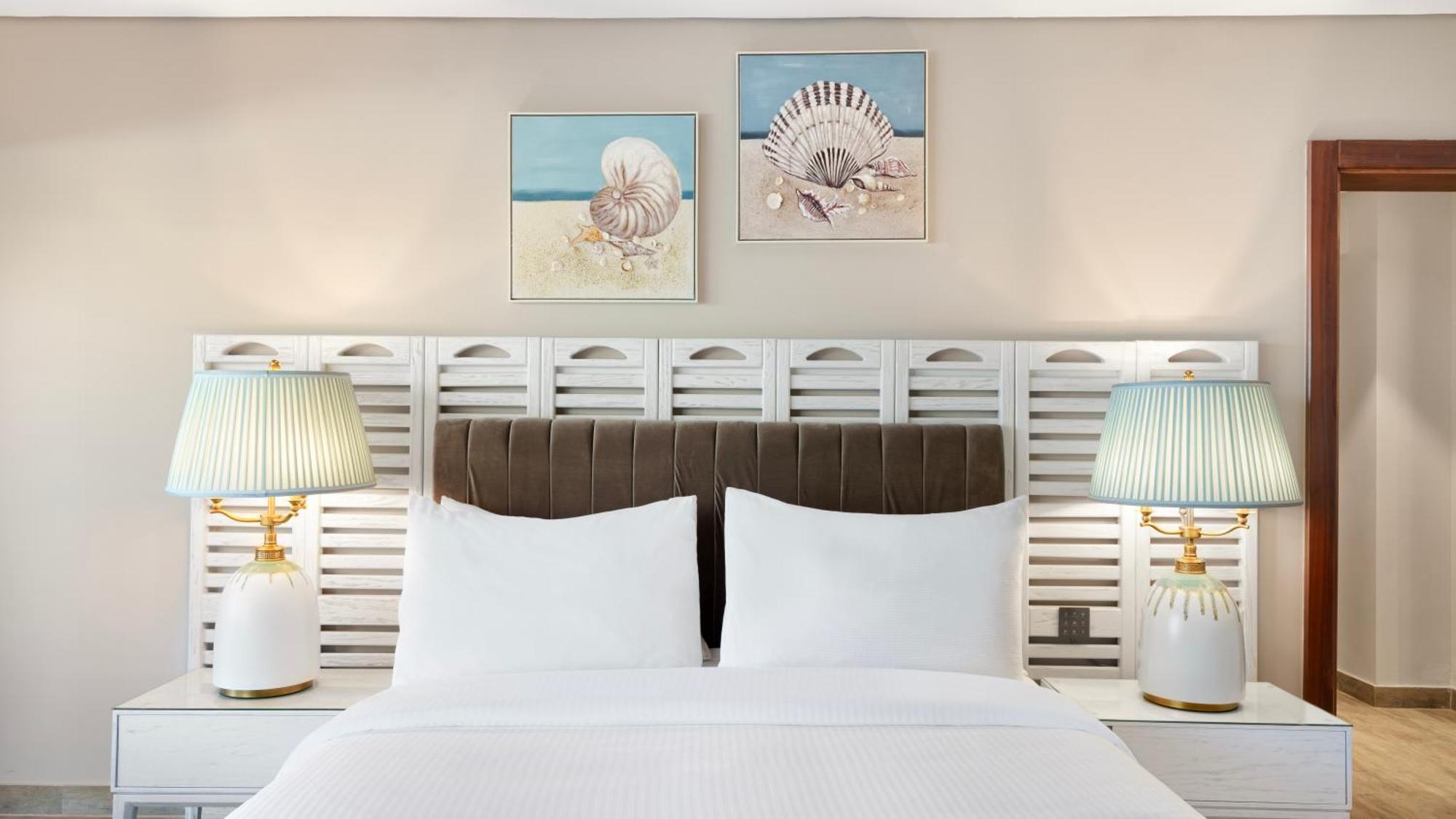 Rixos Premium Alamein 엘 알라메인 객실 사진 A bedroom at Hilton Garden Inn